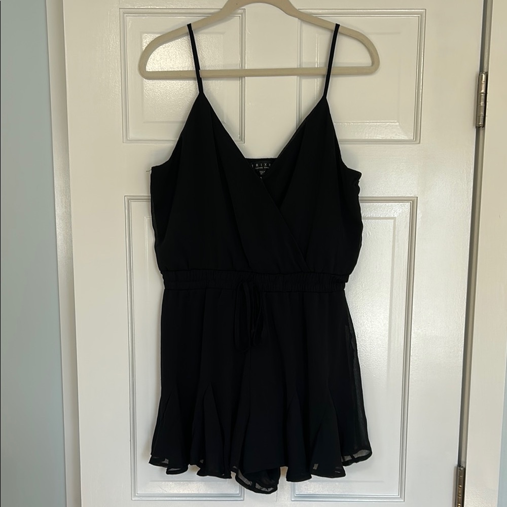 Trixxi V- Neck Romper Size XL
Black Casual Comfort Lounge Dressy Ruffle Hem